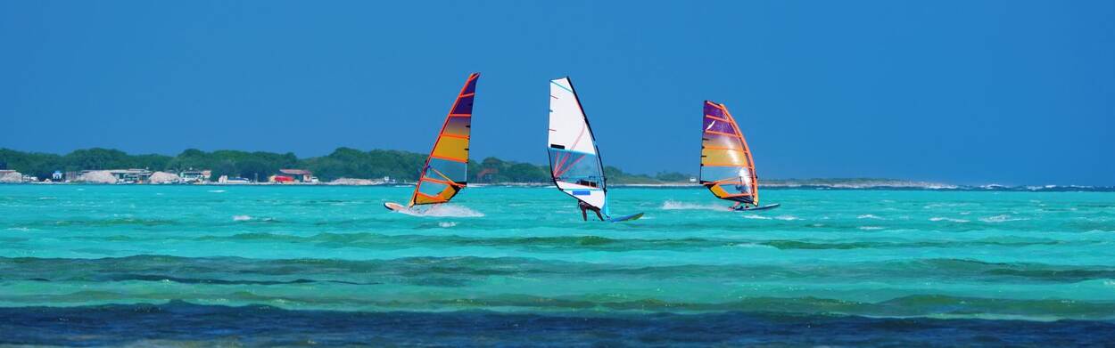 Windsurfers bij Sorobon