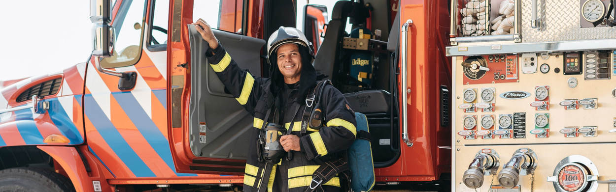 Brandweerman en auto